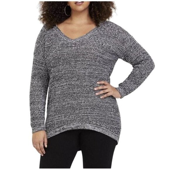 ❤️Torrid Marled Slouchy Knit V-Neck Black And White Tunic Top - Picture 1 of 8